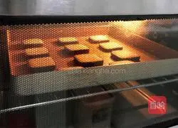 Illustration of how to make toast and omelette biscuits 13