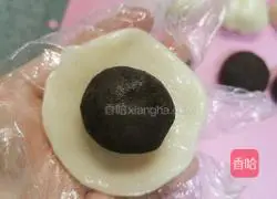Illustration of how to make ice skin red bean paste 11
