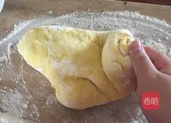 Illustration of how to make osmanthus and coconut toast 4