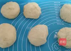 Illustration of how to make meat floss rolls 5