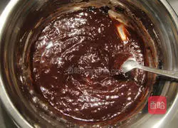 Illustration of how to make black truffle chocolate 4