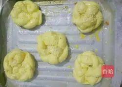How to make milk flower-shaped buns Illustration 15