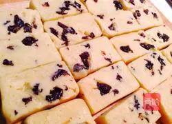 Illustration of how to make black currant biscuits 4