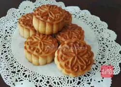 Illustration of how to make bean paste mooncakes 9
