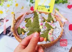 Illustration of how to make Christmas tree cookies 10