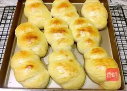 Illustration of how to make ham sausage bread 18