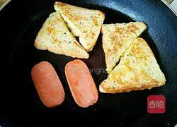 Illustration of how to make fried egg toast 6