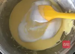 Illustration of how to make milk-flavored mini waffles 10