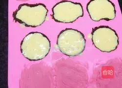 Illustration of how to make ice cream mooncakes 12