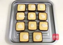 Illustration of how to make toast and omelette biscuits 15