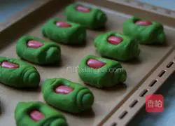 Illustration of how to make spinach sausage buns 16