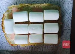 Illustration of how to make marshmallow toast 2