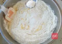 Egg Illustration of how to make leather mooncakes 6