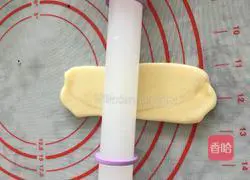 Illustration of how to make crispy five-nut mooncakes 7