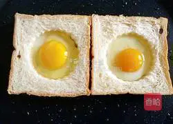 Illustration of how to make fried eggs with toast bread 4