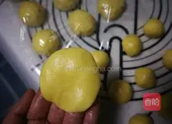 Crispy pineapple buns recipe 12