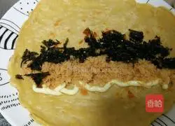 Illustration of how to make meat floss egg pancake 8