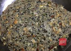 Illustration of how to make five-nut mooncake filling 5