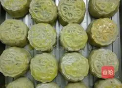 Illustration of how to make assorted mooncakes 7