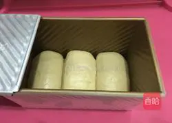 Illustration of how to make light butter toast 6