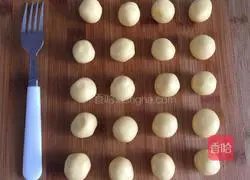 Illustration of how to make egg biscuits 9