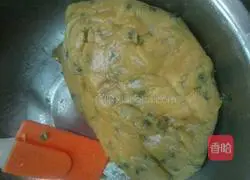 Illustration of how to make chive biscuits 3