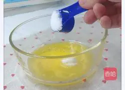 Illustration of how to make coconut toast sticks for baby food supplement 2 