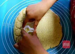 Illustration of how to make strange cookies 4