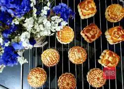 Cantonese egg yolk mooncake recipe 16