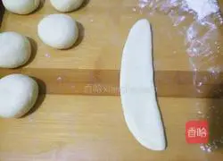 Illustration of how to make coconut heart-shaped bread 12