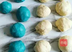 Illustration of how to make rose bread 2