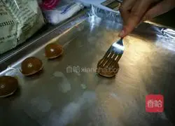 Illustration of how to make coffee flower biscuits 4