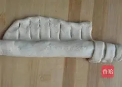 Illustration of how to make caterpillar bread 8
