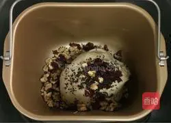 Illustration of how to make oatmeal and honey soft European buns 5