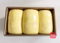 Illustration of how to make meat floss toast 13