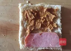 Illustration of how to make ham toast burrito 6