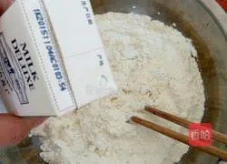 Illustration of how to make milky soda biscuits 4