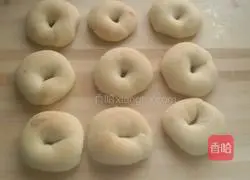 Chocolate bagel recipe illustration 5