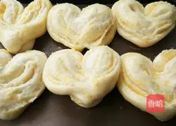 Coconut heart-shaped bread recipe 16