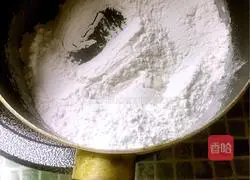 Illustration of how to make custard-filled snowskin mooncakes 5