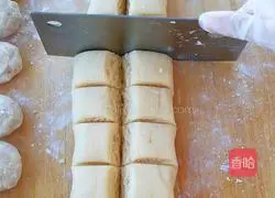Illustration of how to make egg skin mooncakes 9