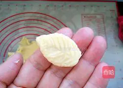 Illustration of how to make leaf cookies 10