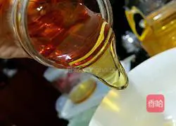 Cantonese lotus Illustration of how to make Rong mooncakes 3