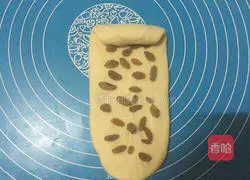 Illustration of how to make raisin toast 12