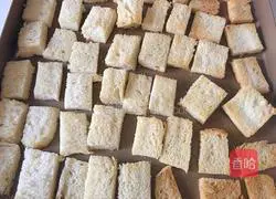 Illustration of making homemade bread crumbs 4