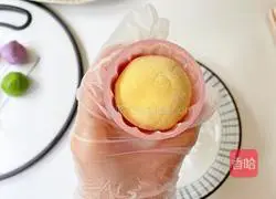 Illustration of how to make fragrant rice mooncakes 15