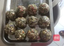 Illustration of how to make five-nut mooncakes 2