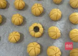 Halloween Spider Pumpkin Cookies Recipe Illustration 9