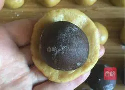 Illustration of how to make jujube paste mooncakes 7