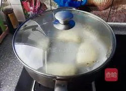 Illustration of half-moon soft bread making 20